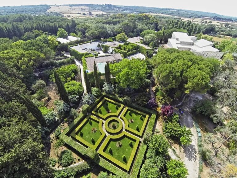 Veduta aerea del giardino botanico La Cutura e del suo parterre