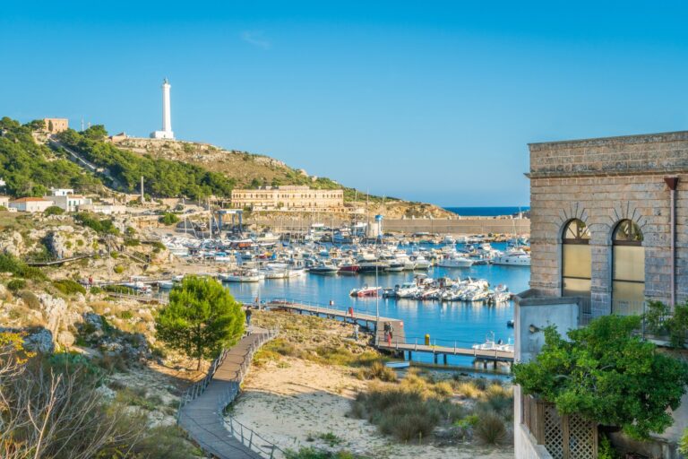 Il faro e il porto di Santa Maria di Leuca, punta estrema del Salento